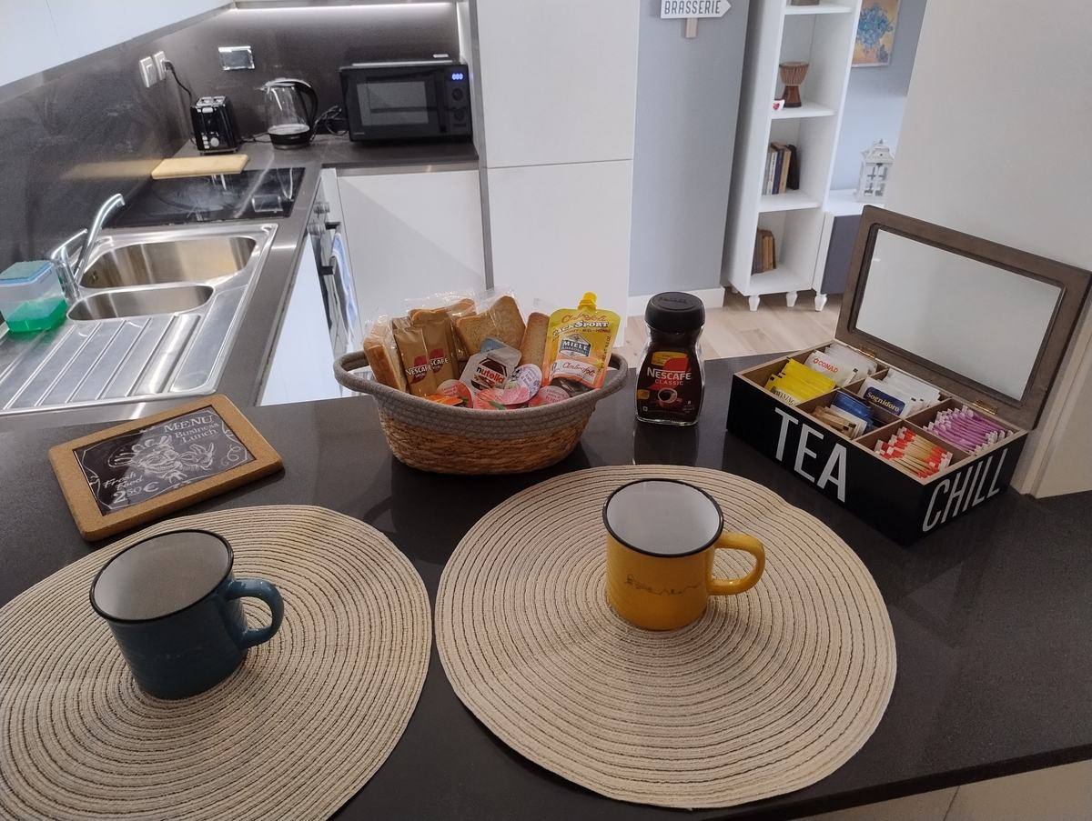 Breakfast corner with tea, coffee and mugs